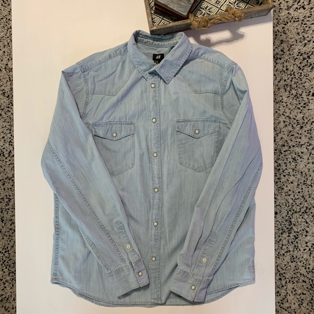 Men’s Chambray Button-Up
